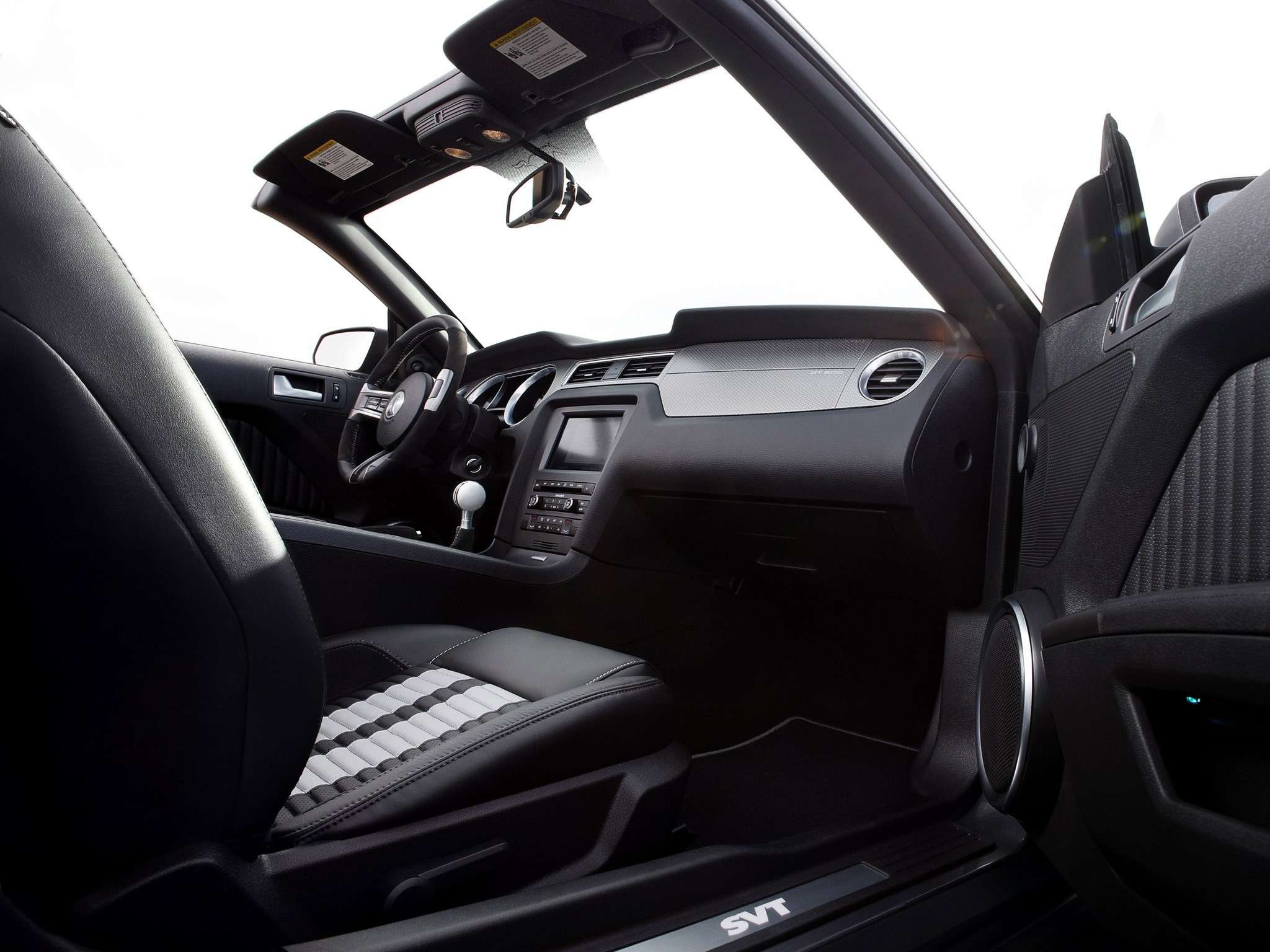 Ford Mustang Convertible photo 23