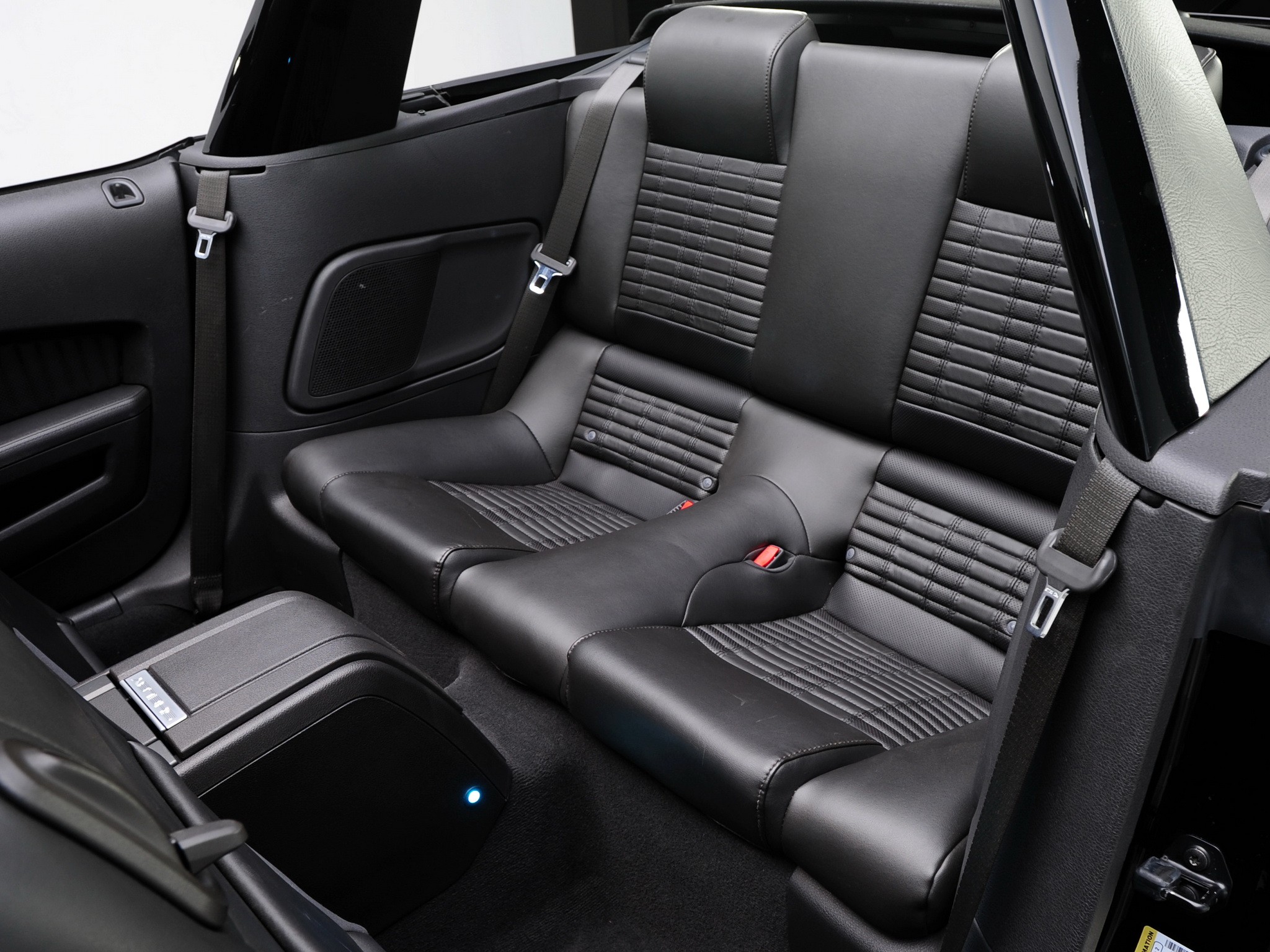 Ford Mustang Convertible photo 27