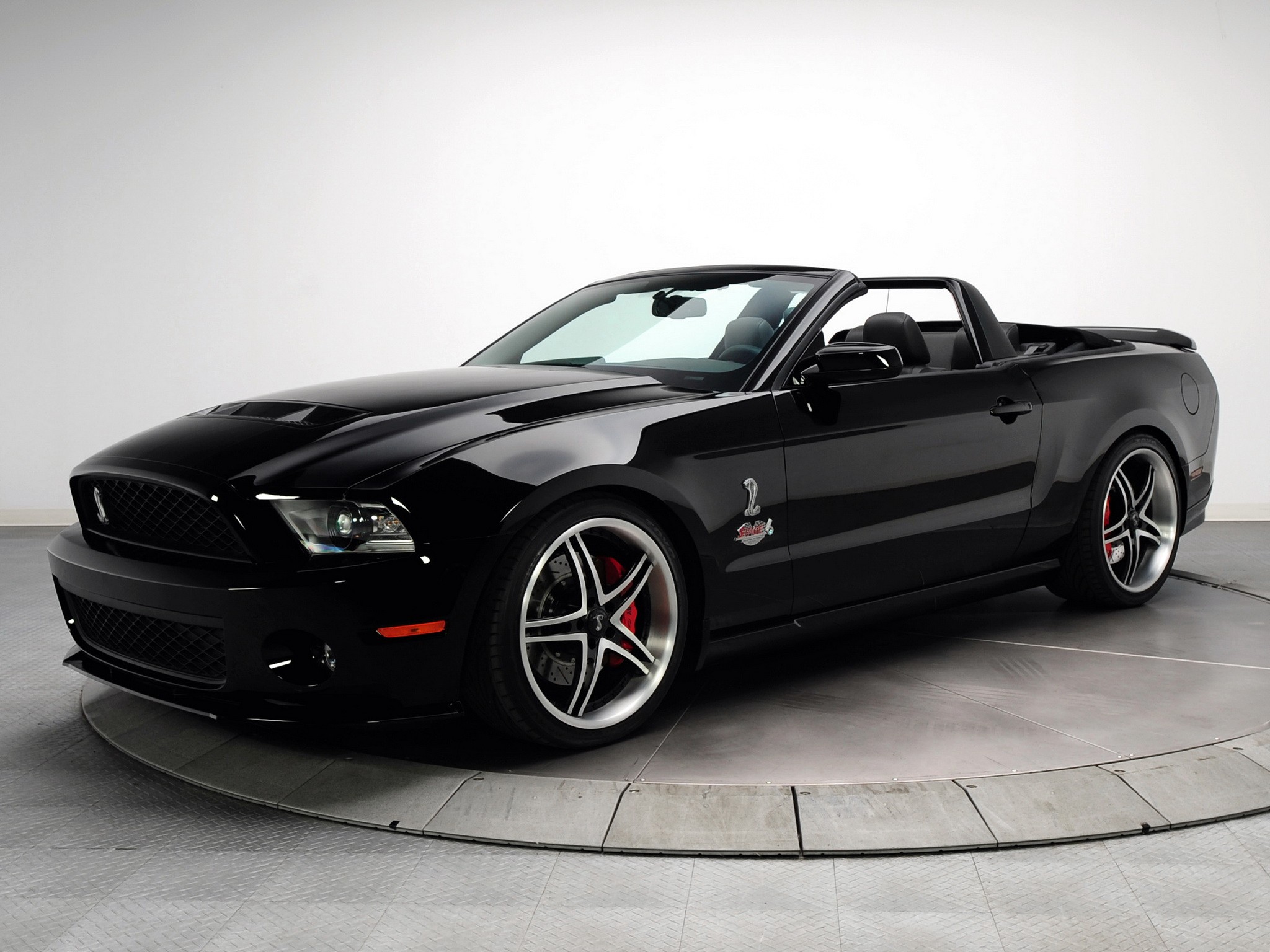 Ford Mustang Convertible photo 15