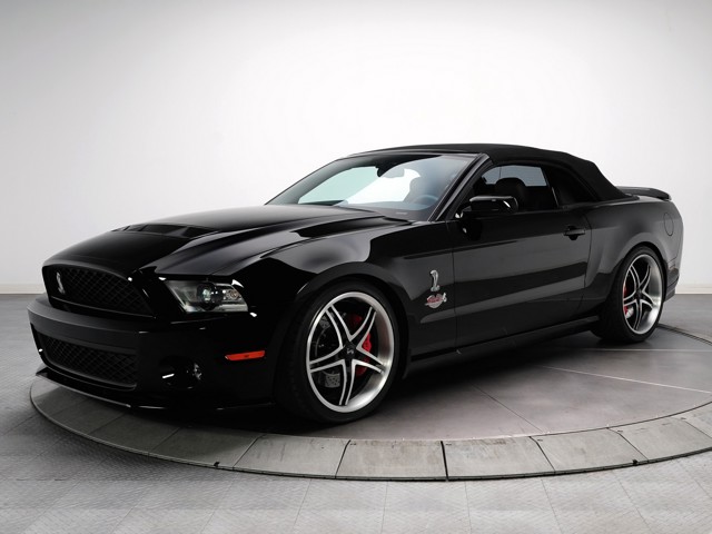 Ford Mustang Convertible photo 16