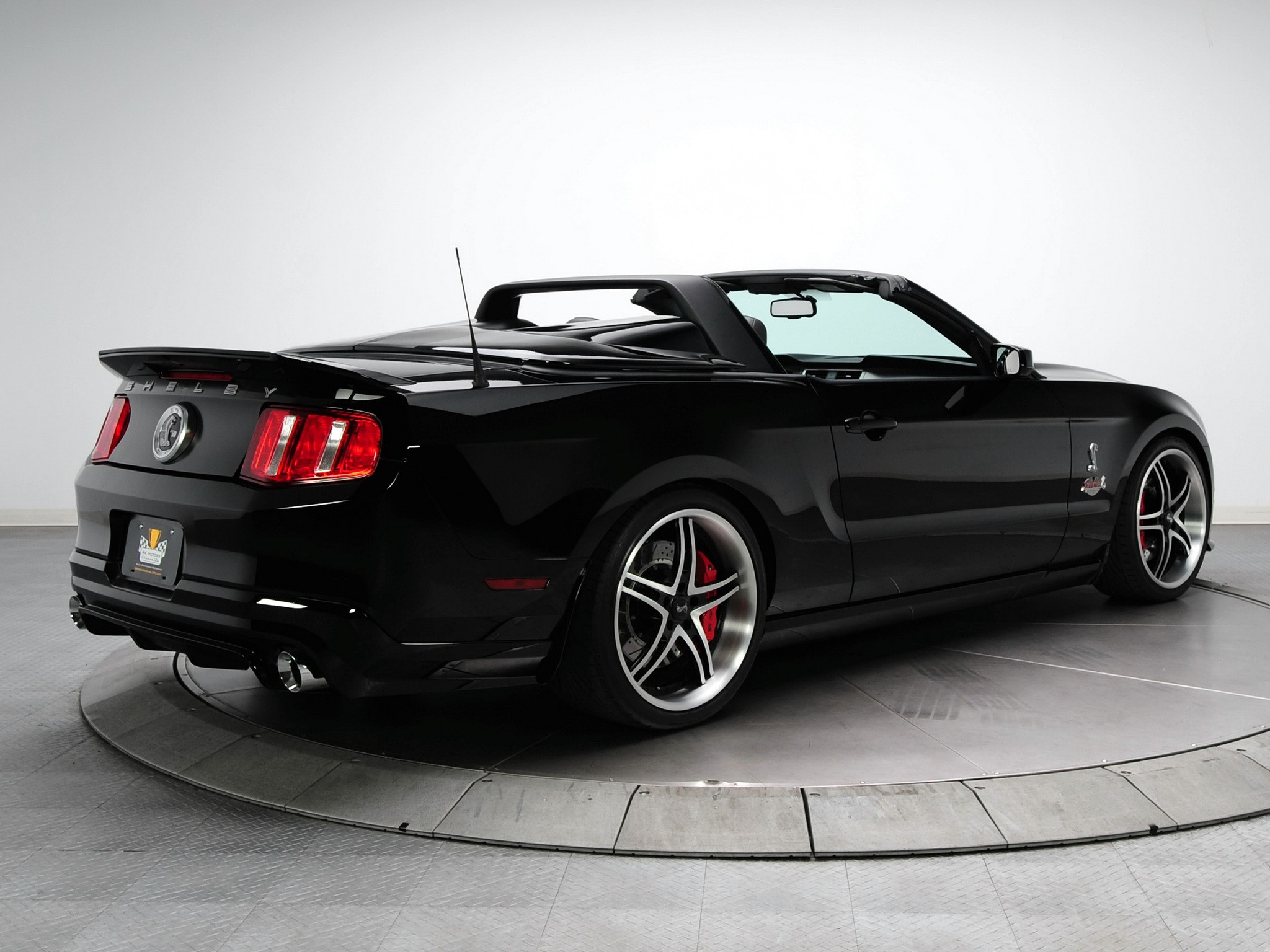 Ford Mustang Convertible photo 17