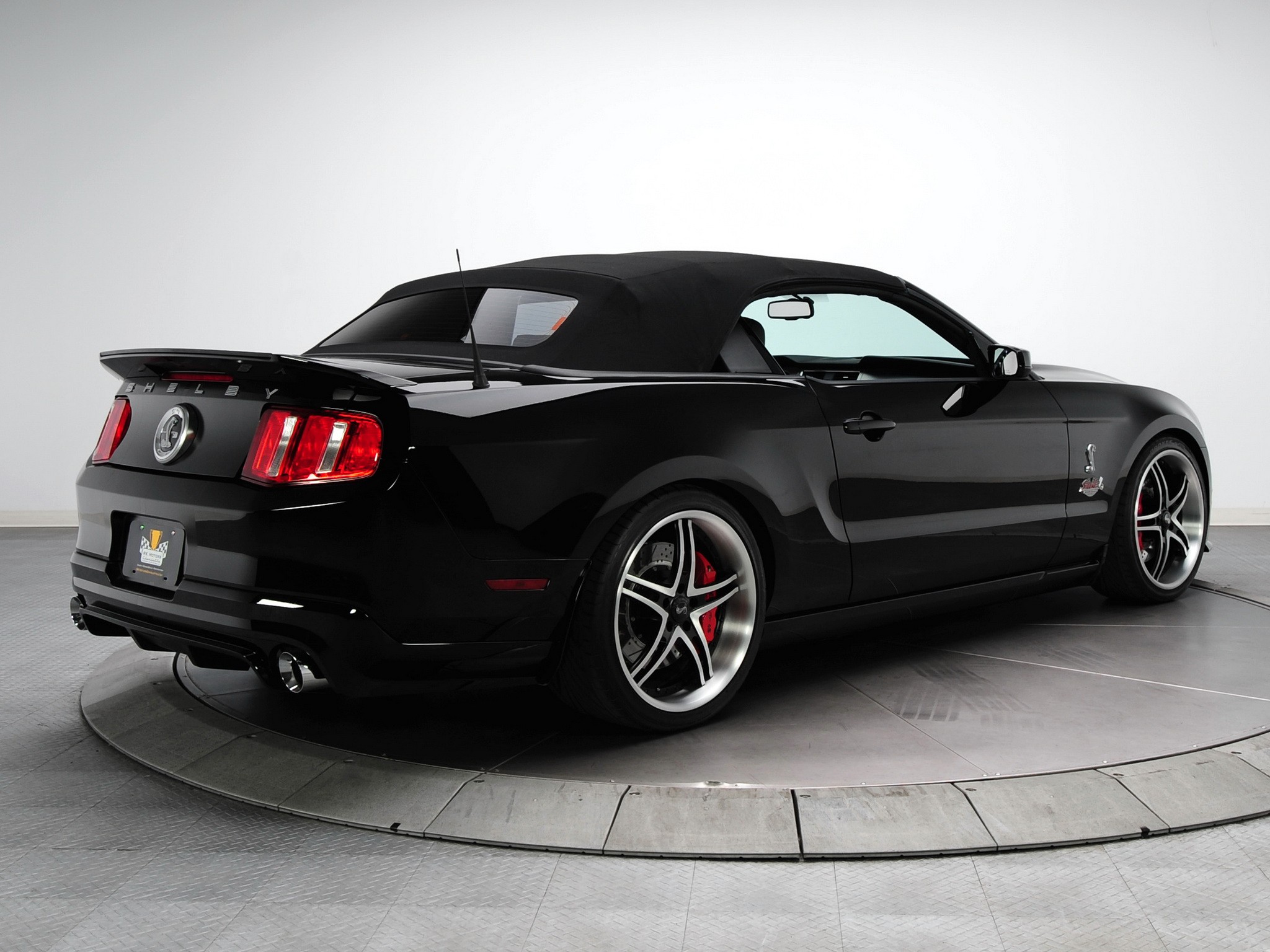Ford Mustang Convertible photo 18