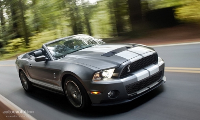 Ford Mustang Convertible photo 4