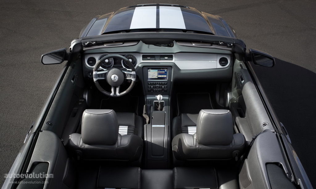 Ford Mustang Convertible photo 20