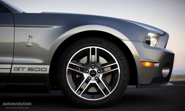 Ford Mustang Convertible photo 5