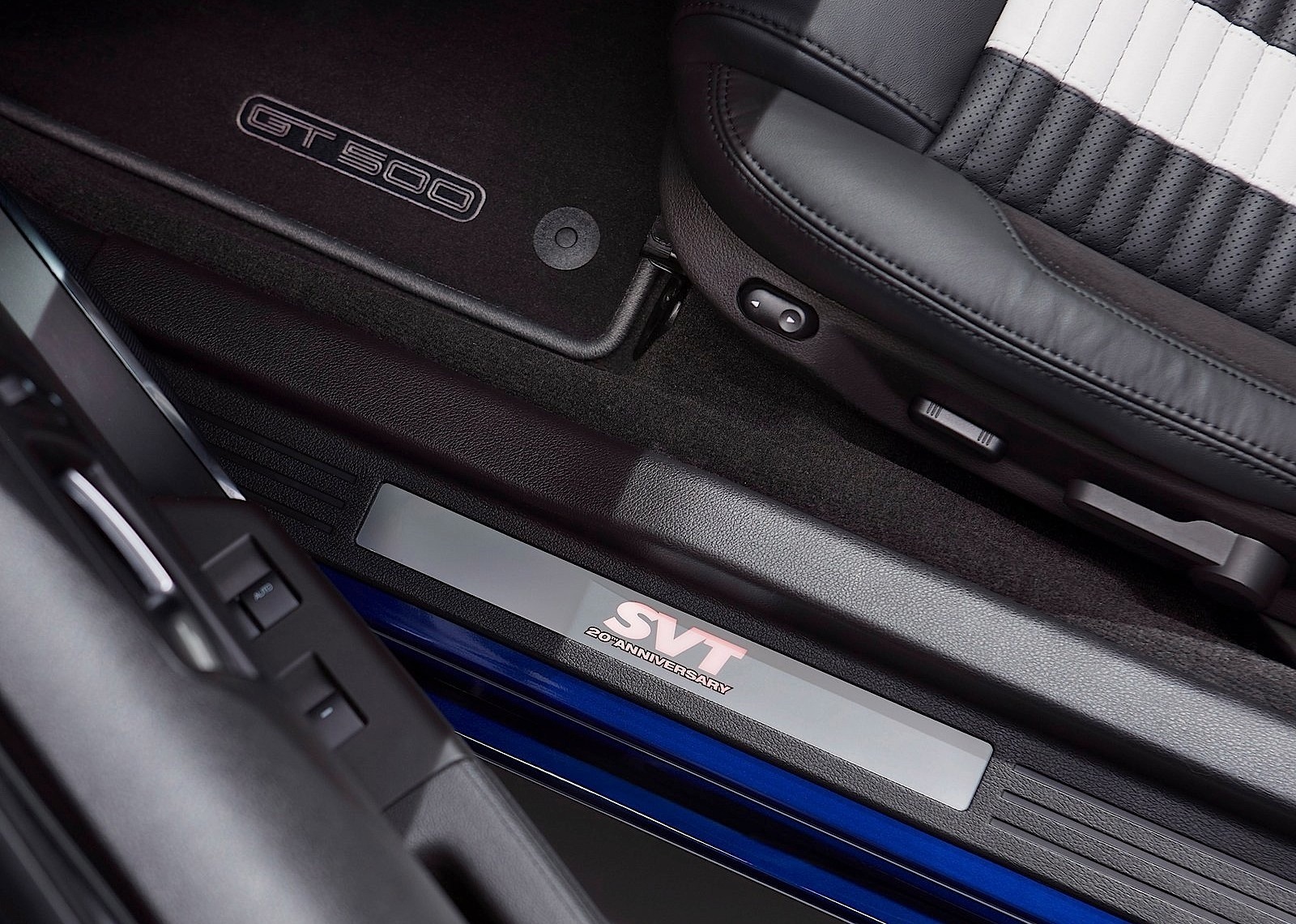 Ford Mustang Convertible photo 6