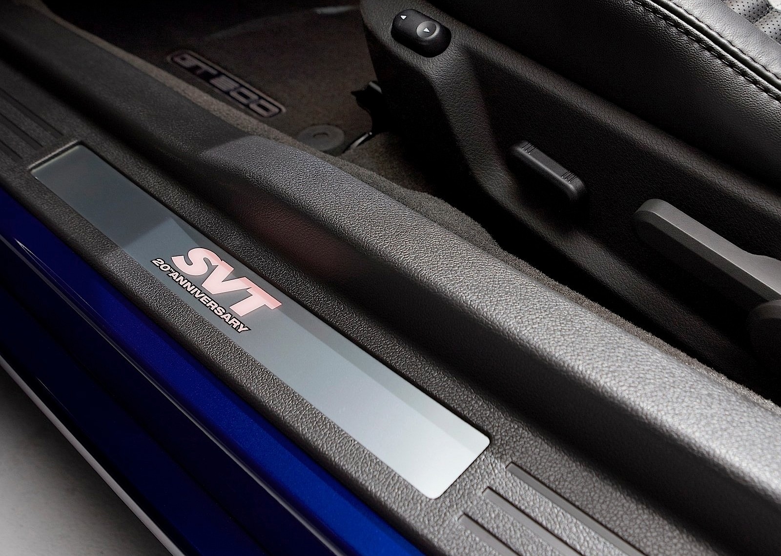 Ford Mustang Convertible photo 7