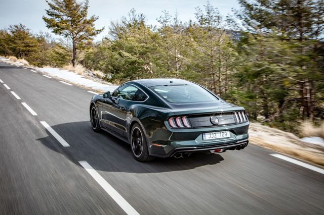 Ford Mustang foto 2