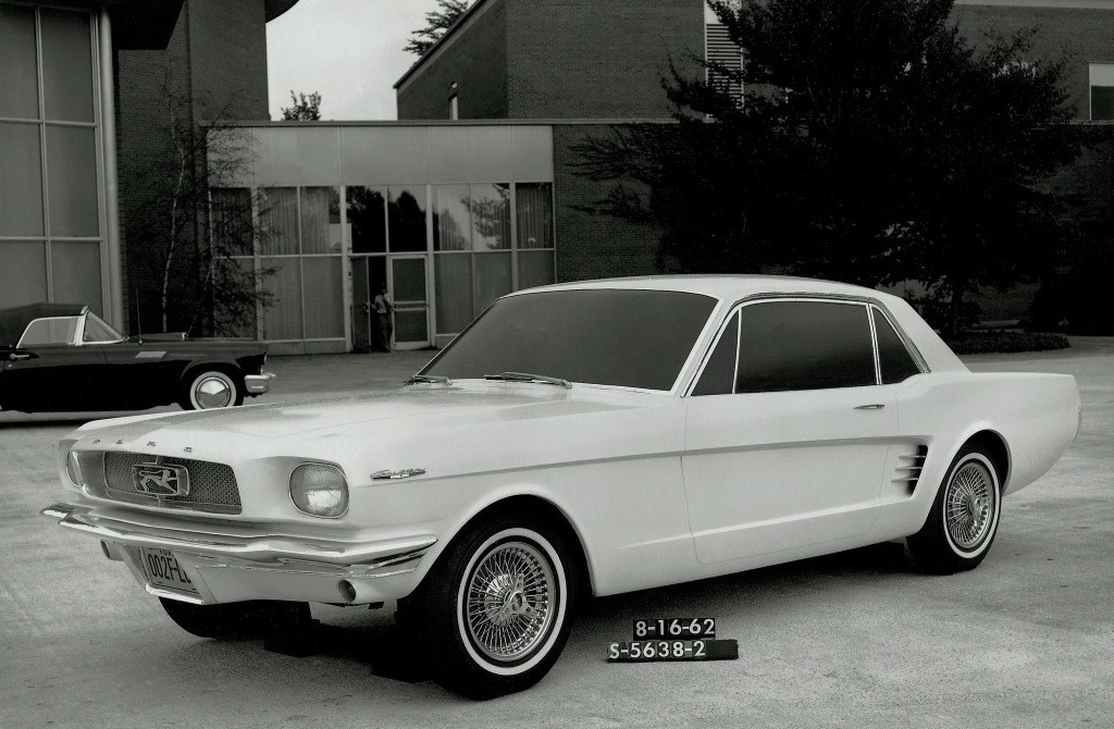 Ford Mustang photo 5