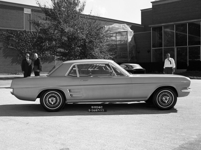 Ford Mustang photo 6