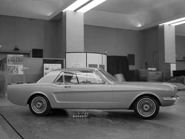 Ford Mustang photo 7