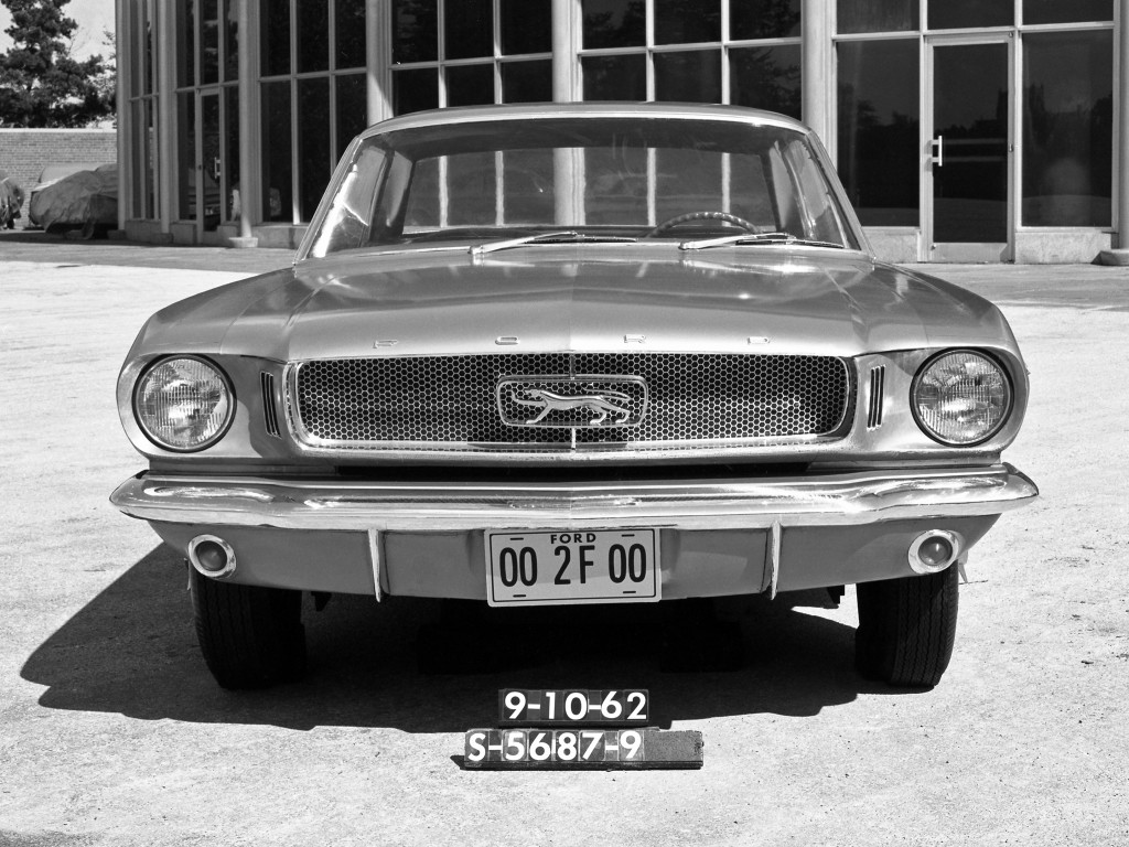 Ford Mustang photo 8