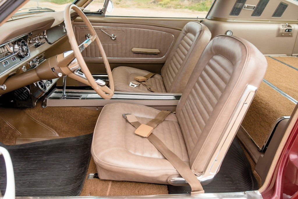 Ford Mustang photo 10