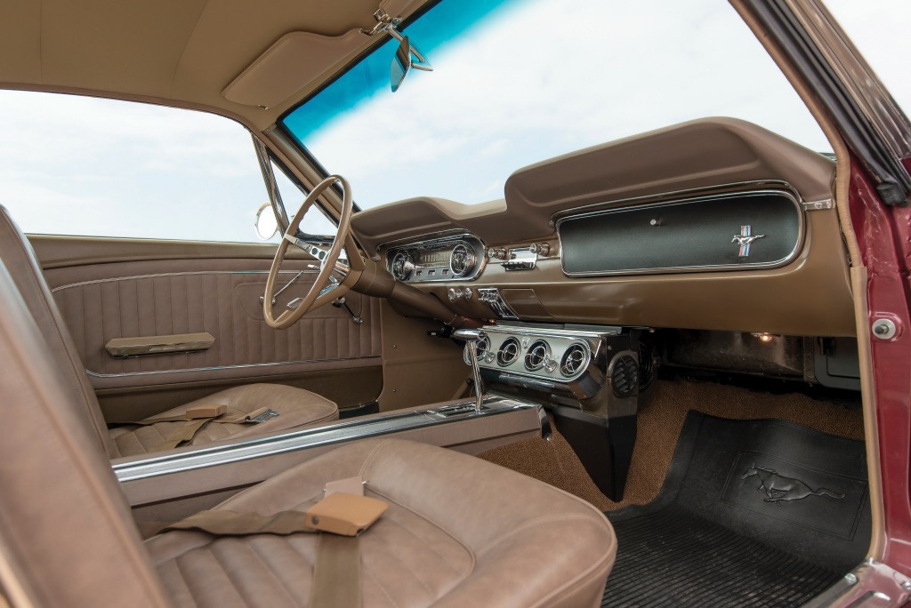 Ford Mustang photo 14