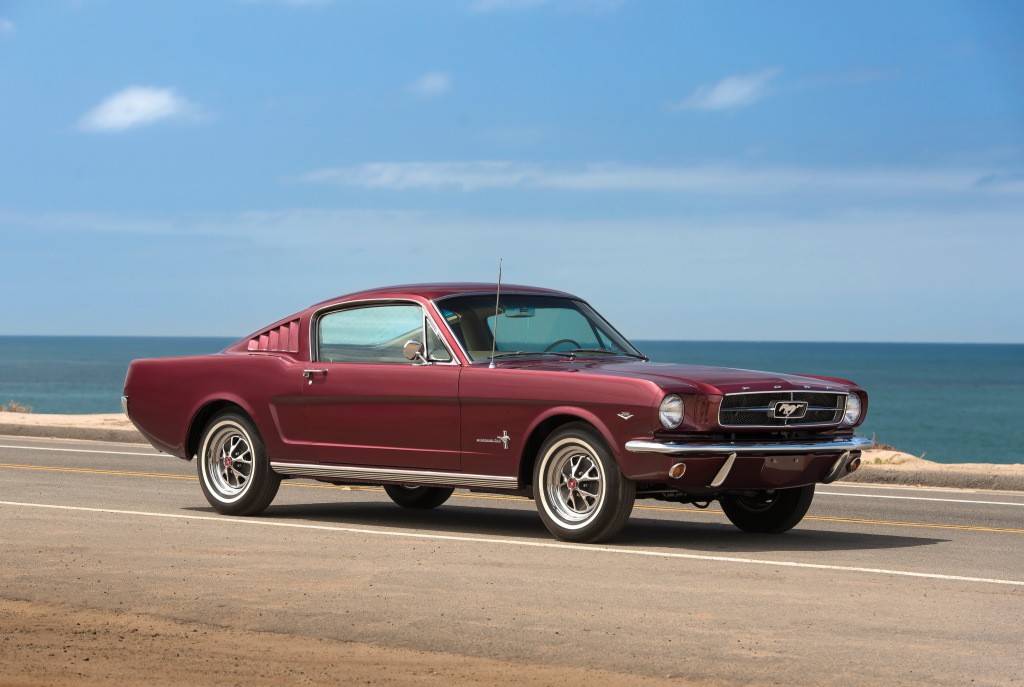 Ford Mustang photo 2