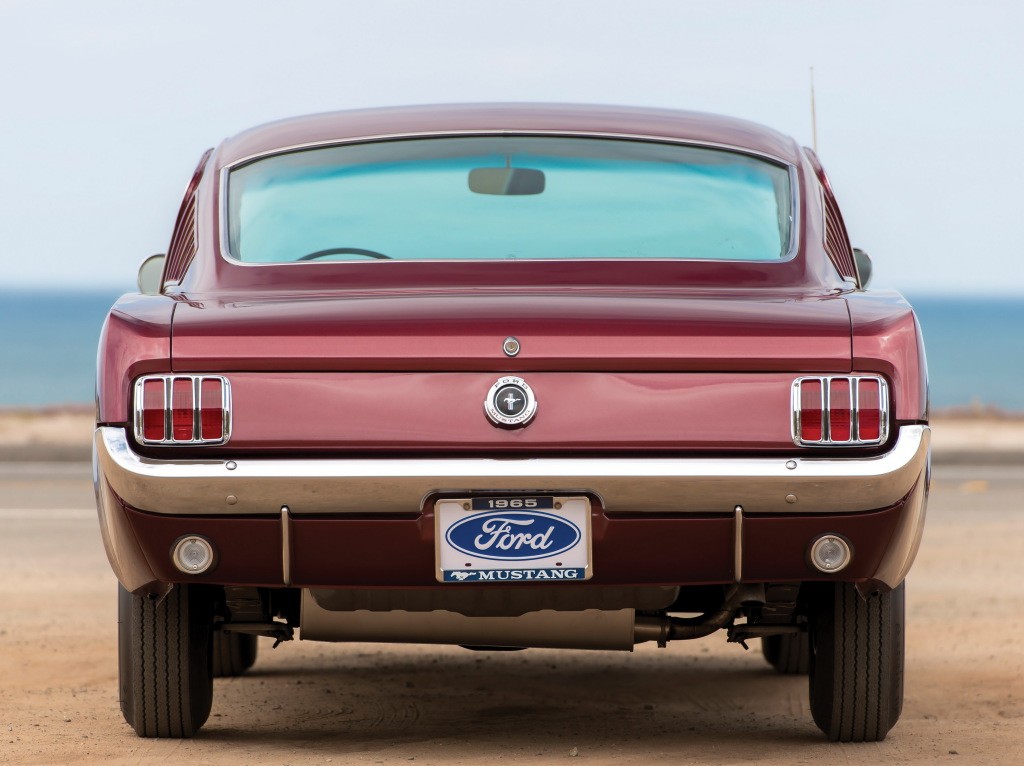 Ford Mustang photo 6