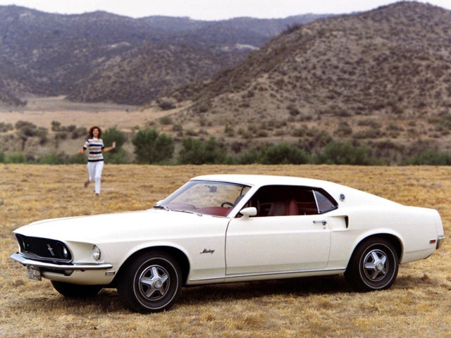 Ford Mustang foto 2