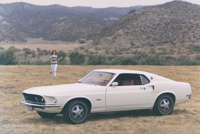 Ford Mustang foto 1
