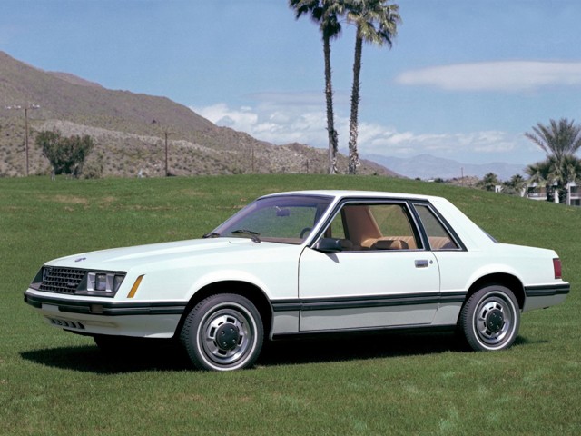Ford Mustang photo 2
