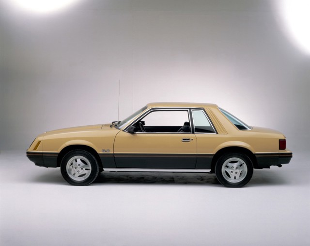 Ford Mustang photo 4