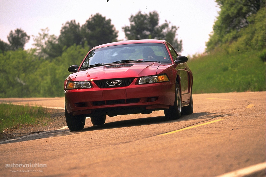 Ford Mustang photo 2