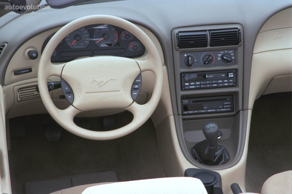 Ford Mustang photo 13