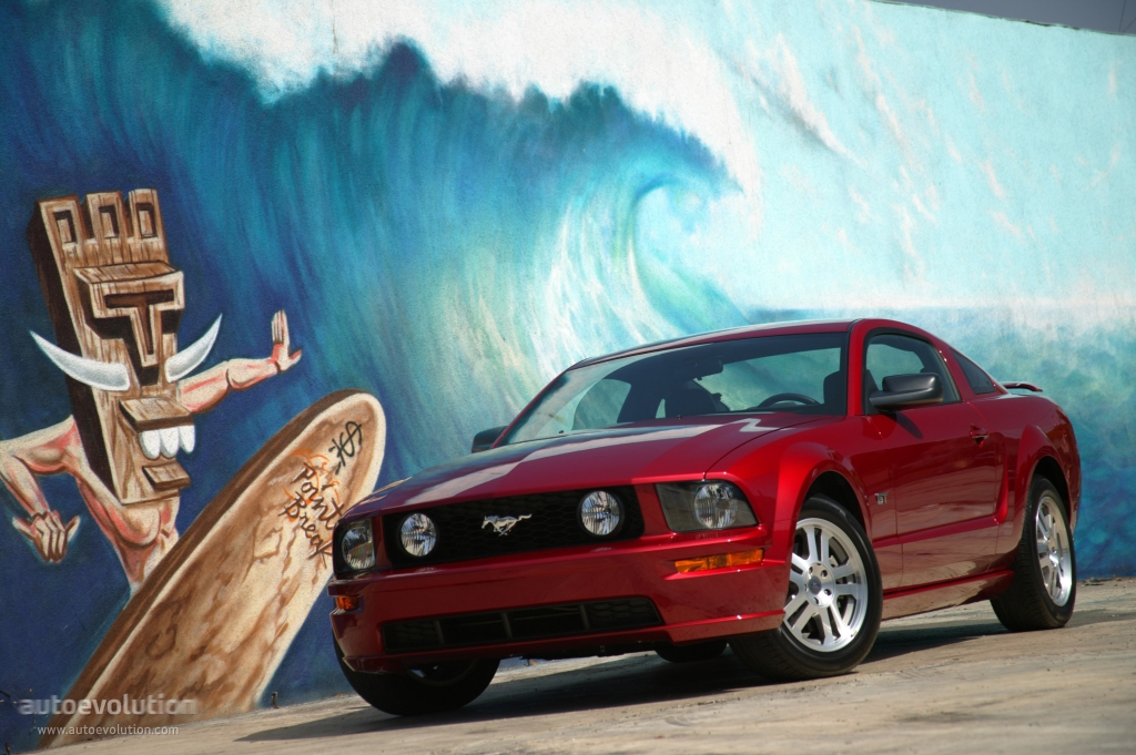 Ford Mustang photo 2