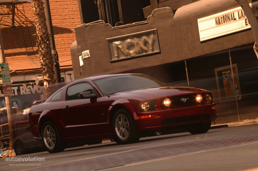 Ford Mustang photo 3