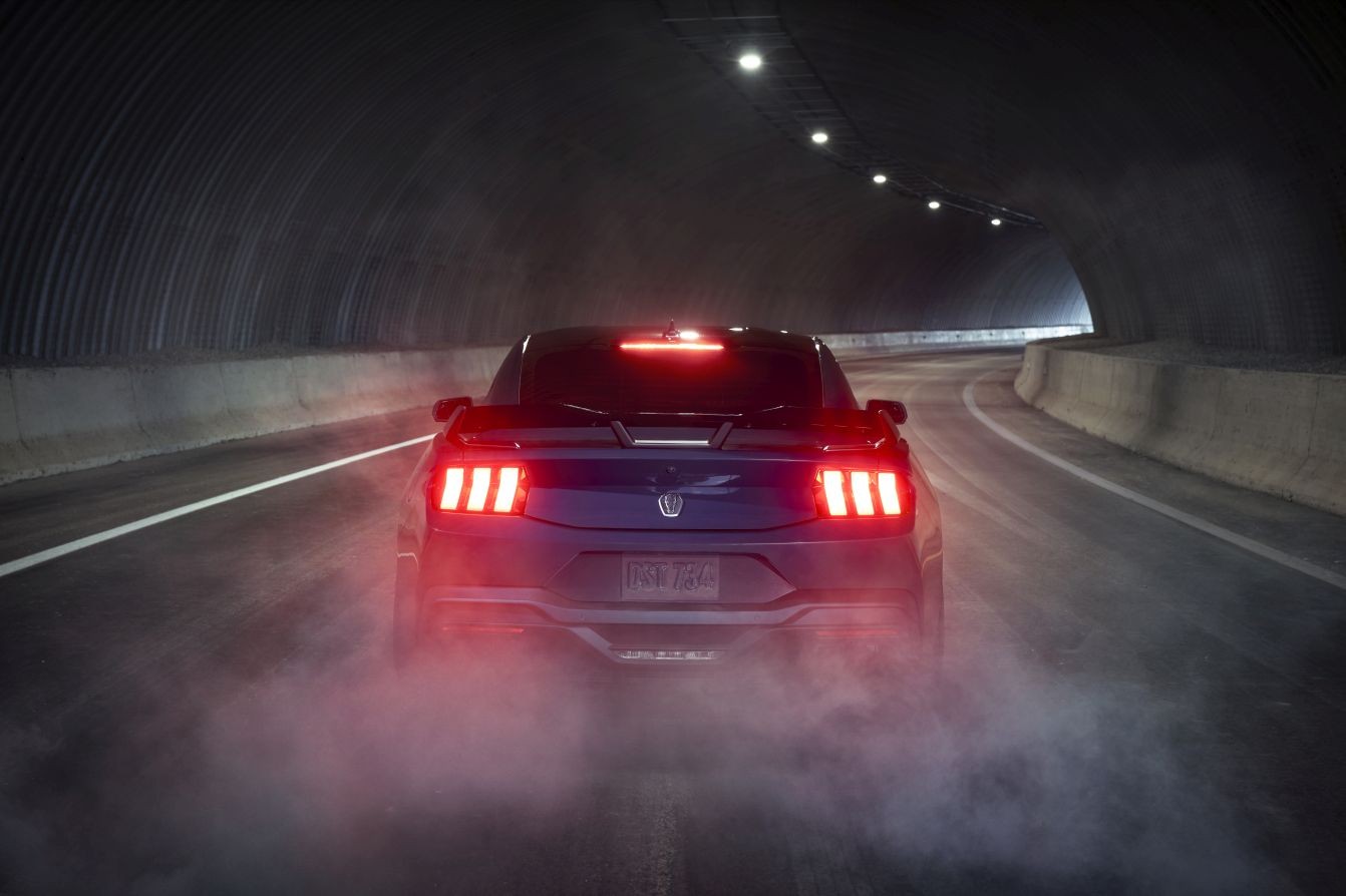 Ford Mustang photo 6