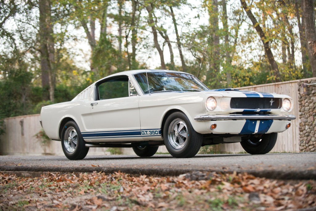 Ford Mustang photo 8