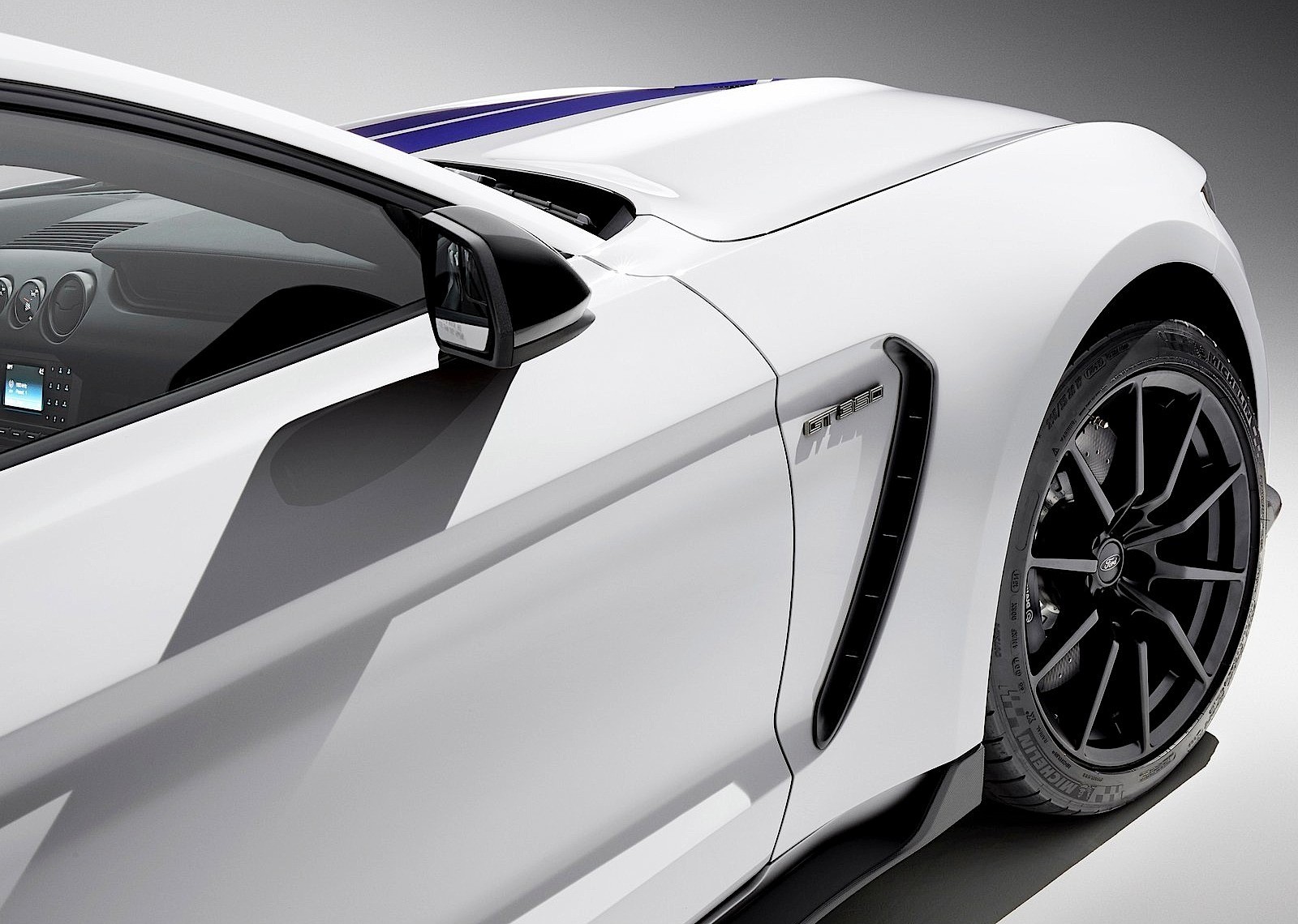 Ford Mustang photo 10