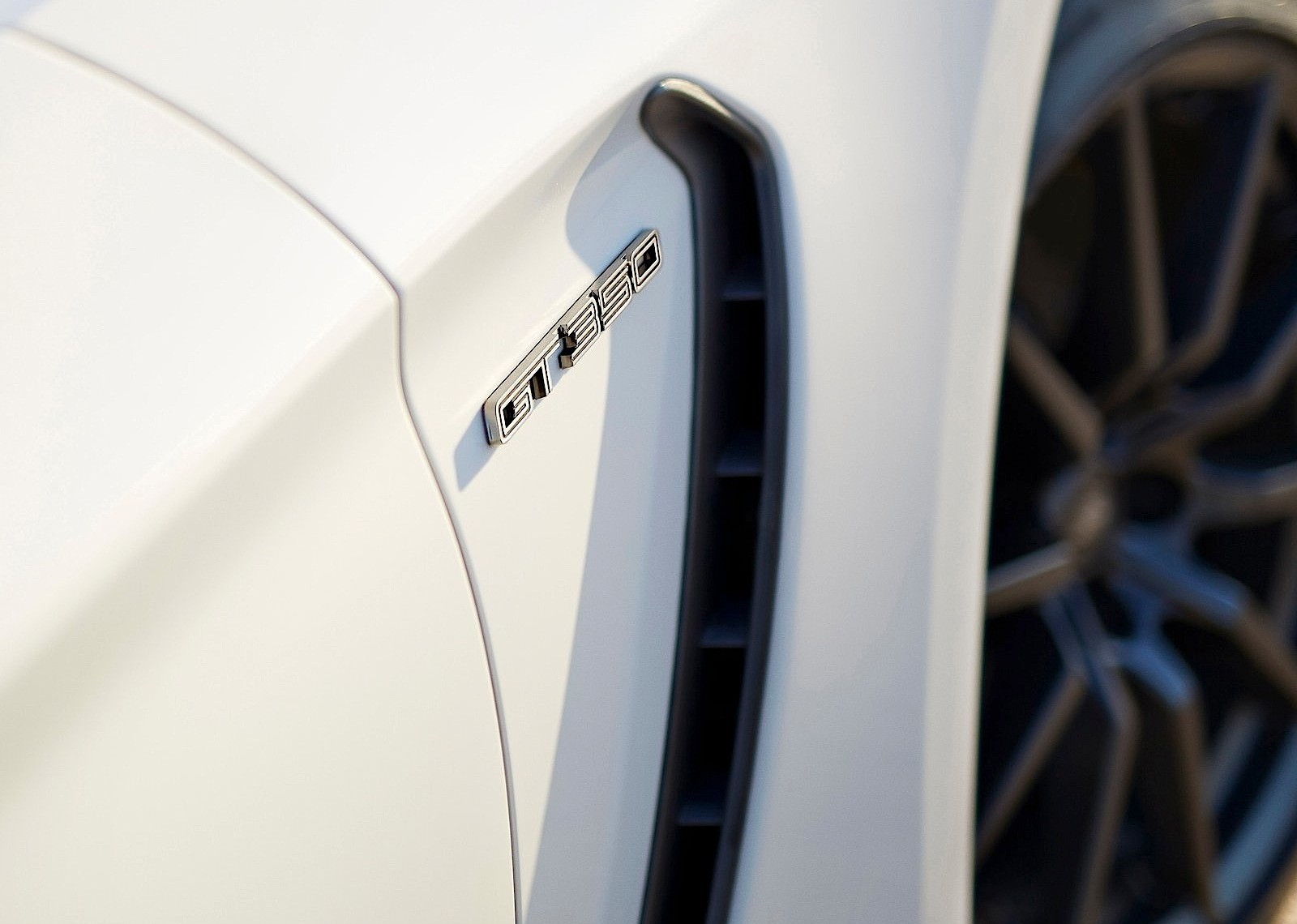 Ford Mustang photo 11