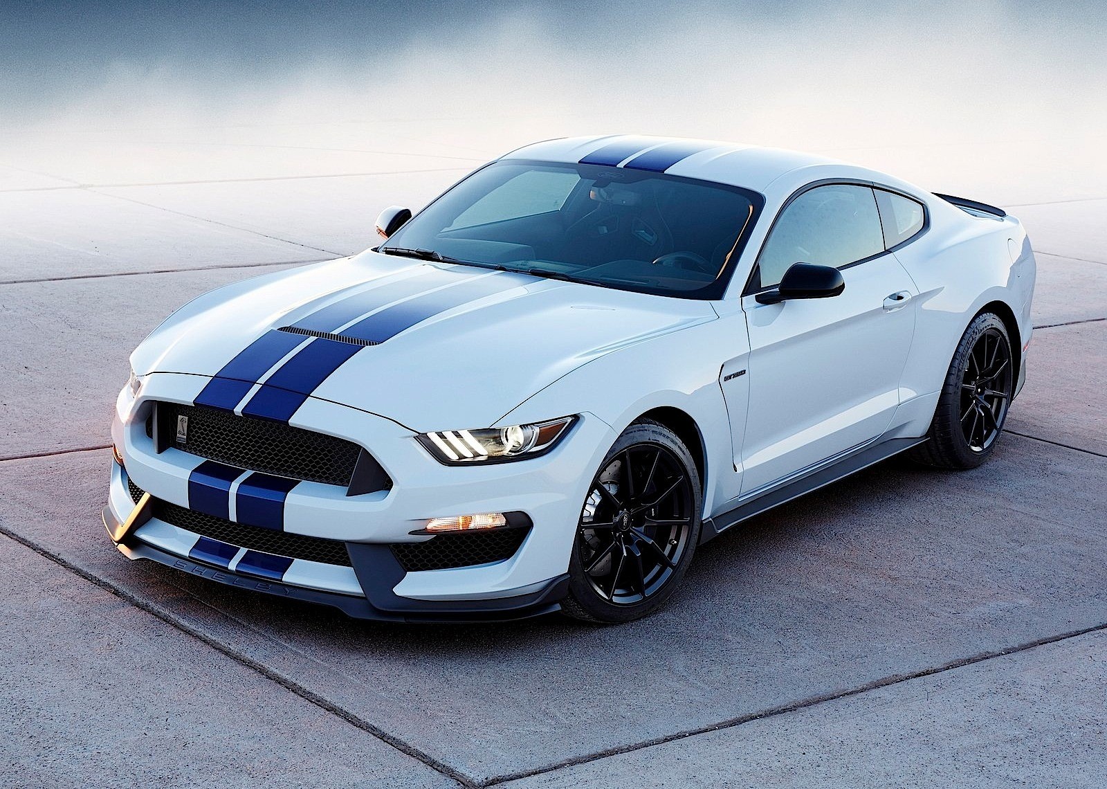 Ford Mustang photo 12