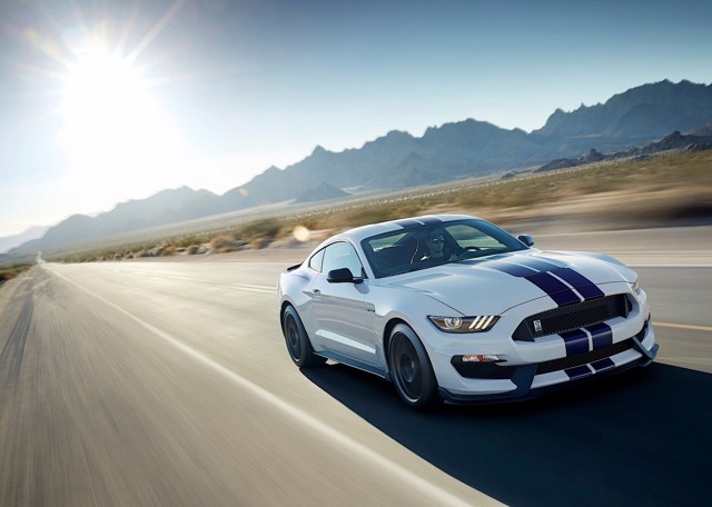 Ford Mustang photo 14