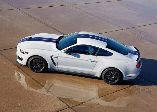Ford Mustang photo 16