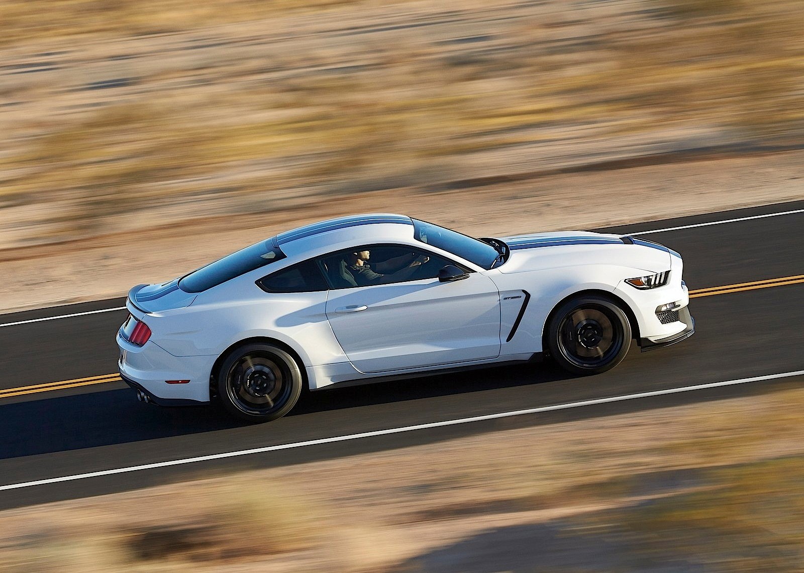 Ford Mustang photo 17