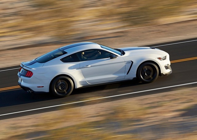 Ford Mustang photo 18