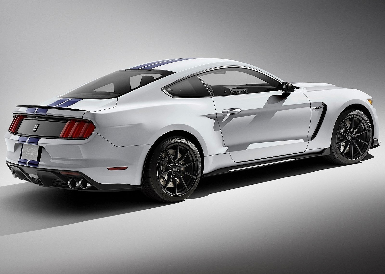 Ford Mustang photo 24
