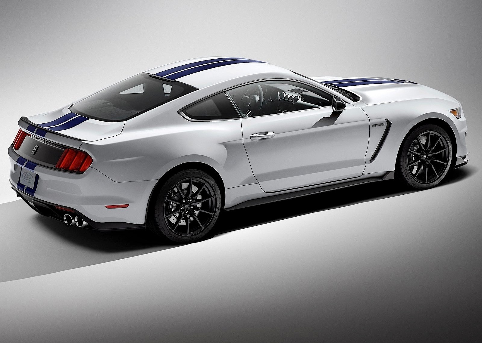 Ford Mustang photo 25