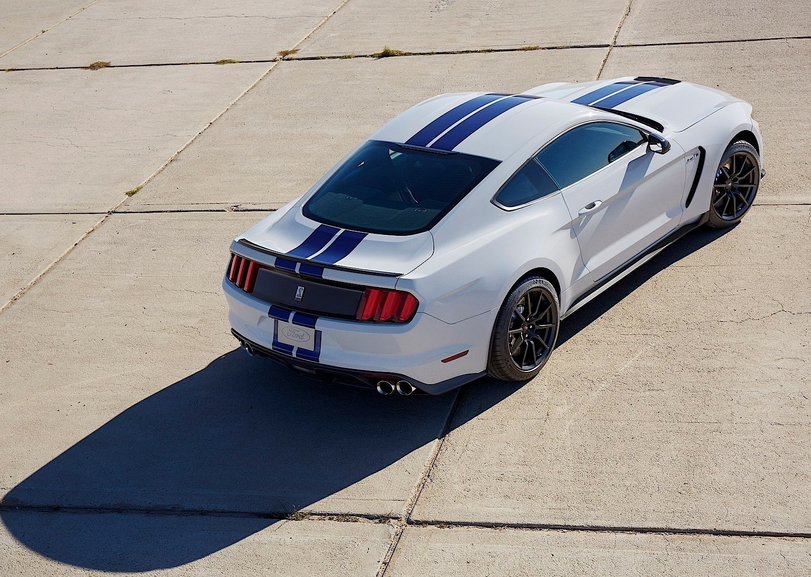 Ford Mustang photo 5