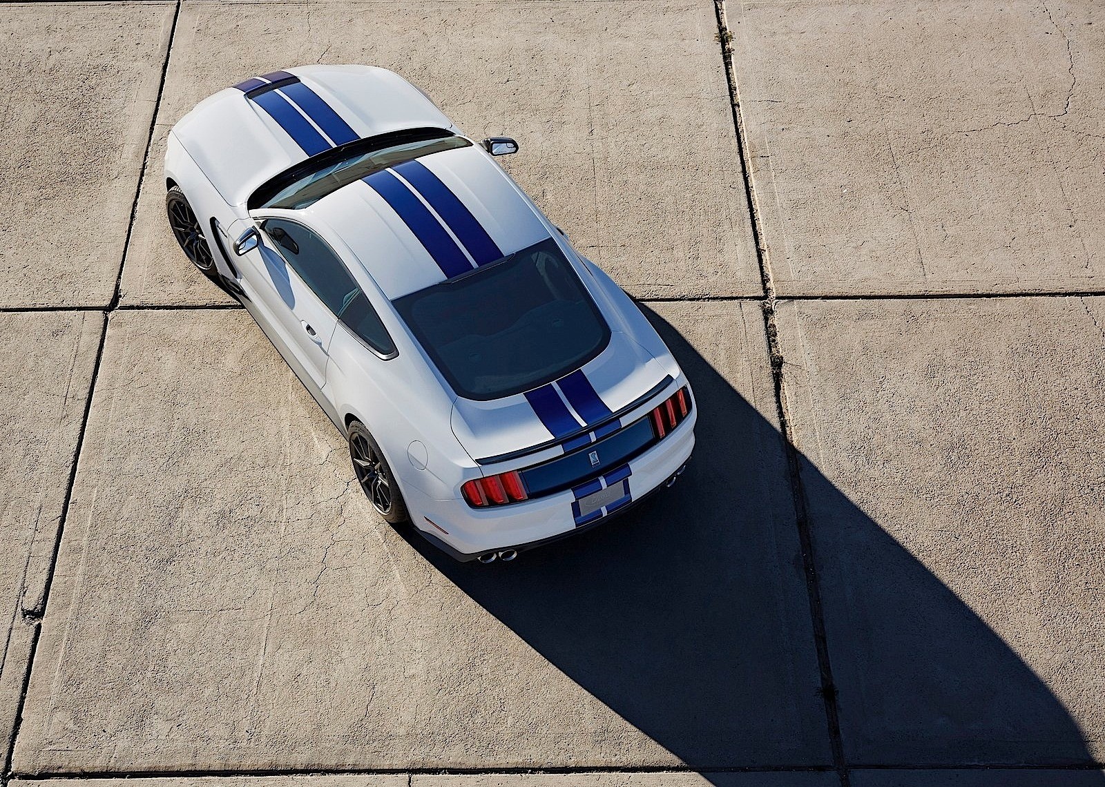 Ford Mustang photo 6