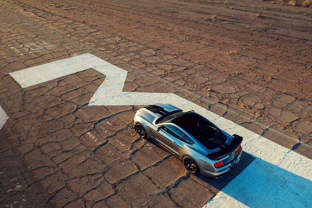 Ford Mustang foto 1