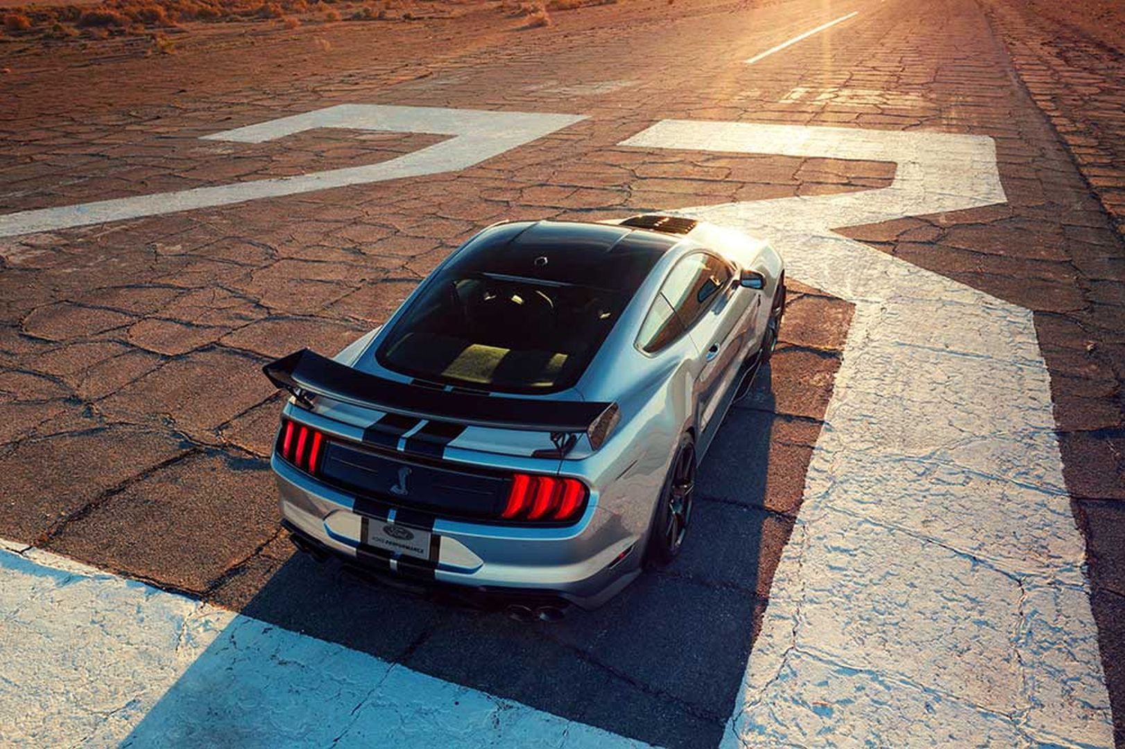 Ford Mustang photo 2