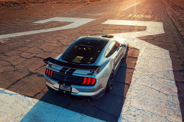 Ford Mustang foto 2