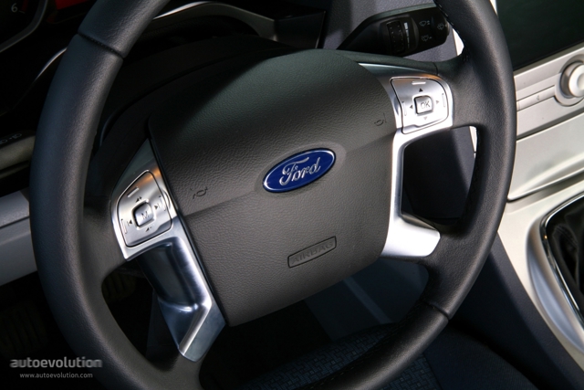 Ford S-Max photo 45