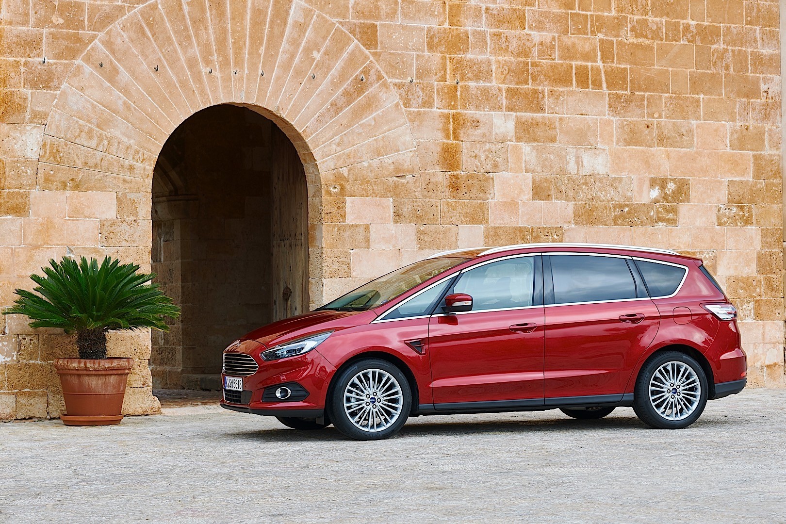 Ford S-Max photo 19