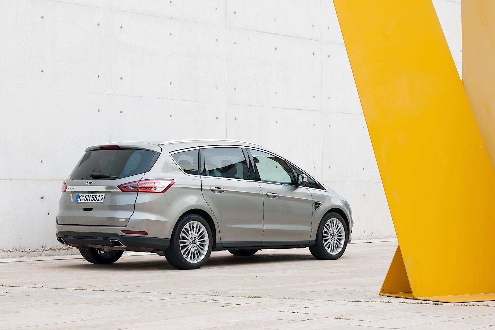 Ford S-Max photo 24