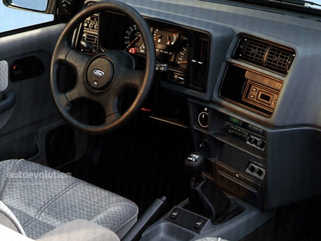 Ford Sierra Sedan photo 8