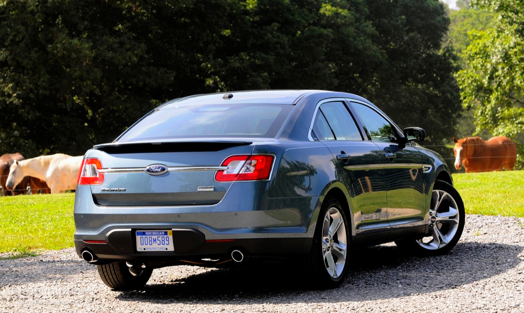 Ford Taurus Sho photo 4