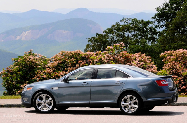 Ford Taurus Sho photo 6